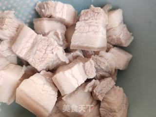五花肉烧芋头的做法步骤：4