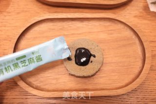 黑芝麻肉松小贝的做法步骤：16