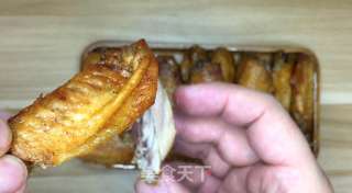 家常窖焗鸡翅，外壳酥脆，入口鲜嫩多汁，好吃到舔手指。的做法步骤：8