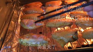 家常窖焗鸡翅，外壳酥脆，入口鲜嫩多汁，好吃到舔手指。的做法步骤：5