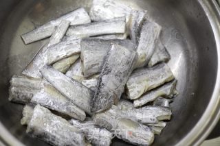 酱烧带鱼的做法步骤：2