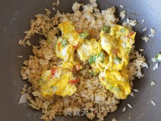 青红椒鸡蛋炒饭的做法步骤：11