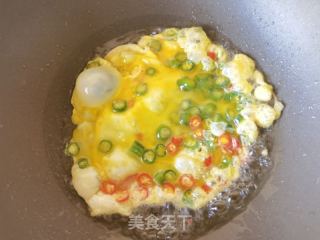青红椒鸡蛋炒饭的做法步骤：5
