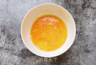 青红椒鸡蛋炒饭的做法步骤：3