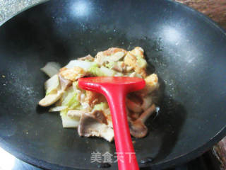 煎鸡蛋秀珍菇炒大白菜的做法步骤：9