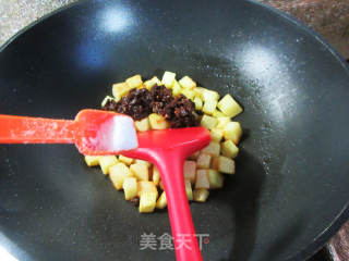 香菇酱炒土豆的做法步骤：7