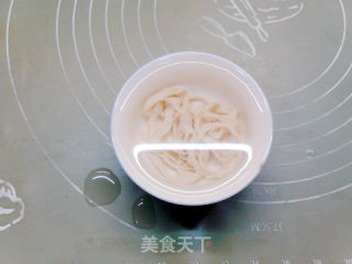 腊肉蘑菇糯米肠的做法步骤：16