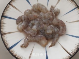 豌豆虾仁滑蛋的做法步骤：2