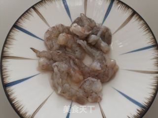 豌豆虾仁滑蛋的做法步骤：1