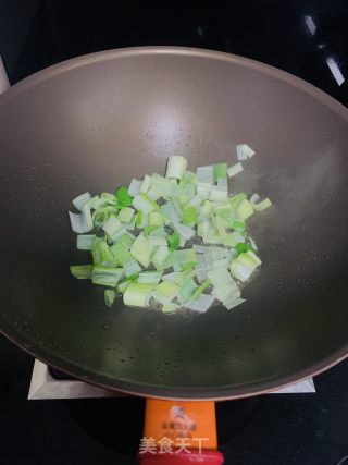 菠菜炒豆腐的做法步骤：2