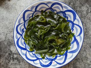 小海带拌菠菜的做法步骤：3