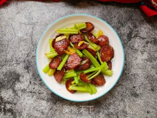 芹菜炒腊肠的做法步骤：9