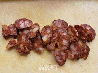 芹菜炒腊肠的做法步骤：2