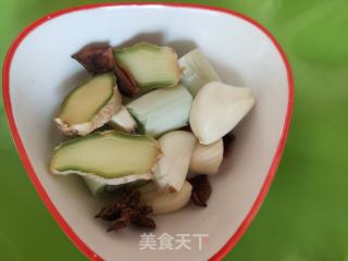 红烧带鱼的做法步骤：2