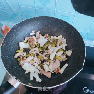 酸菜、白萝卜炒肉的做法步骤：6