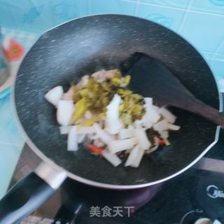 酸菜、白萝卜炒肉的做法步骤：5