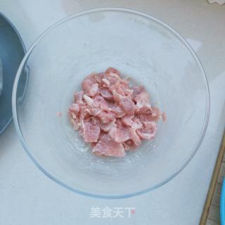 酸菜、白萝卜炒肉的做法步骤：2