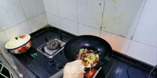 红烧肉炖豆角的做法步骤：5