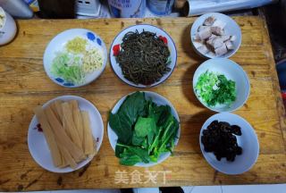 红烧肉炖豆角的做法步骤：1