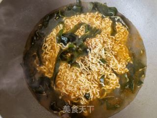 小海带煮方便面的做法步骤：6