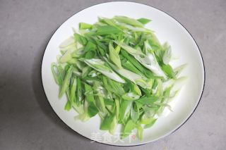 葱爆羊肉的做法步骤：3