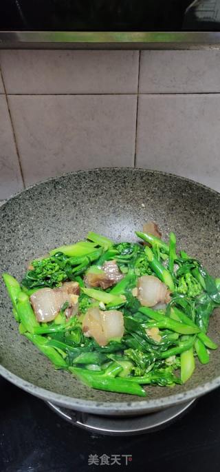 腊肉炒芥兰的做法步骤：13