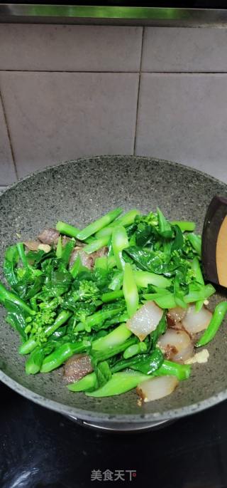腊肉炒芥兰的做法步骤：11