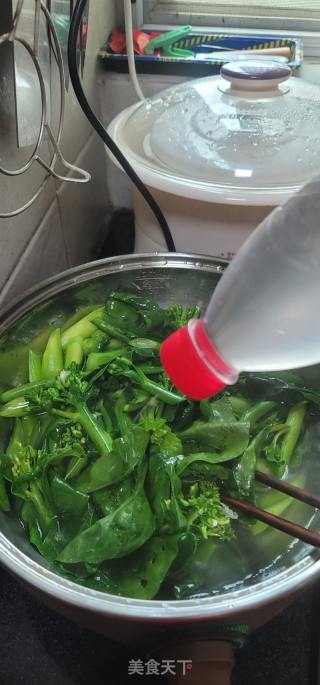 腊肉炒芥兰的做法步骤：7