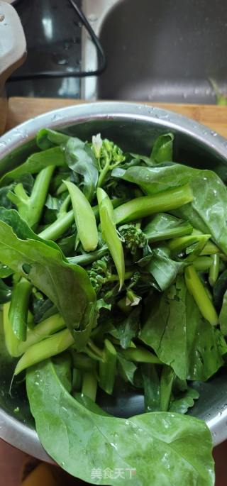 腊肉炒芥兰的做法步骤：4
