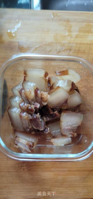 腊肉炒芥兰的做法步骤：3