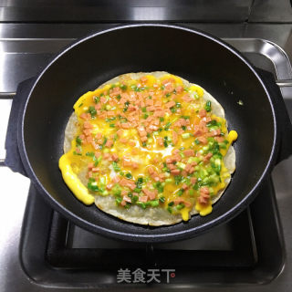 火腿鸡蛋饼(手抓饼)的做法步骤：4