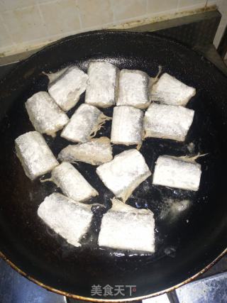 椒盐煎带鱼的做法步骤：5