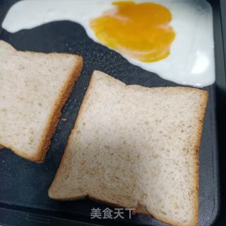培根煎蛋三明治的做法步骤：4