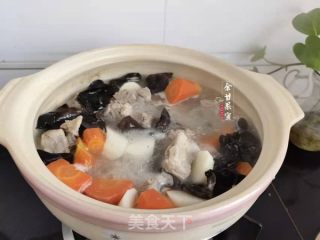 木耳山药排骨汤的做法步骤：4