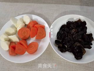 木耳山药排骨汤的做法步骤：1