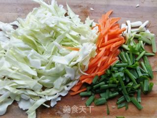 包菜肉丝炒粉条的做法步骤：3