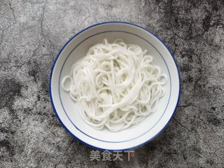 虫草花鲍鱼乌鸡汤米粉的做法步骤：6