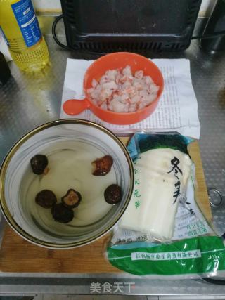 香菇冬笋爆红虾的做法步骤：2