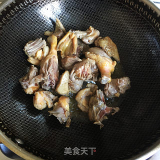 鸭肉炖土豆的做法步骤：1
