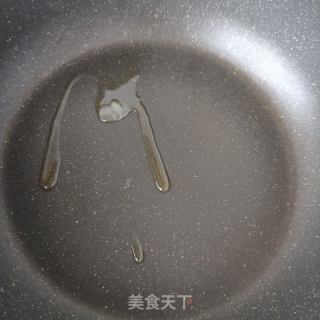 洋葱芹菜炒腊肠的做法步骤：4