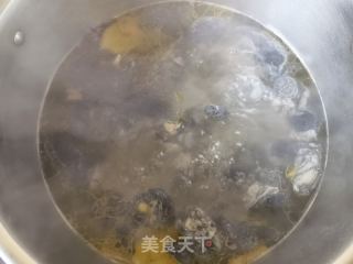 虫草花鲍鱼乌鸡汤的做法步骤：6