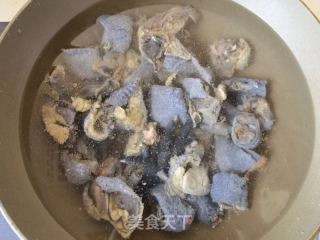 虫草花鲍鱼乌鸡汤的做法步骤：2