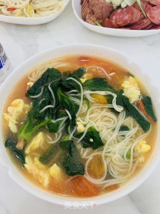 西红柿鸡蛋菠菜面的做法步骤：6