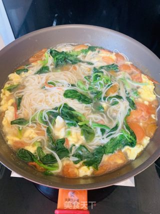 西红柿鸡蛋菠菜面的做法步骤：5