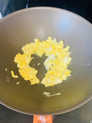 西红柿鸡蛋菠菜面的做法步骤：1