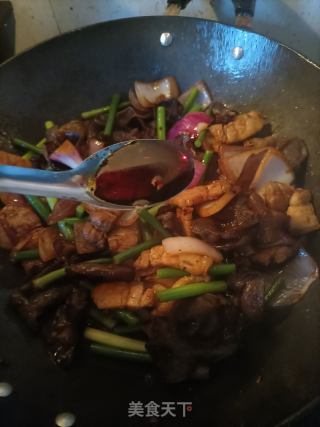 洋葱木耳炒蒜苔的做法步骤：17