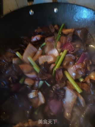 洋葱木耳炒蒜苔的做法步骤：16