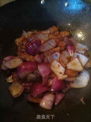 洋葱木耳炒蒜苔的做法步骤：15