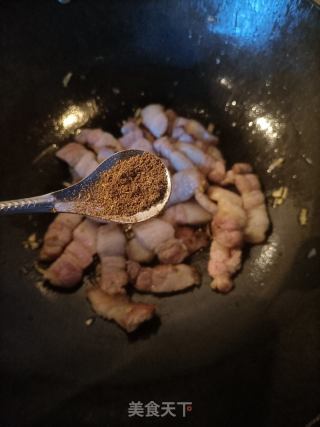 洋葱木耳炒蒜苔的做法步骤：13