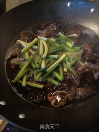 洋葱木耳炒蒜苔的做法步骤：8